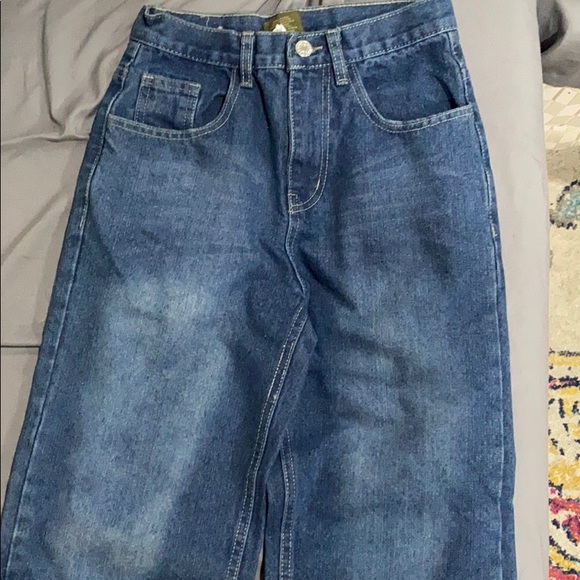 Blue jeans - Picture 2 of 5